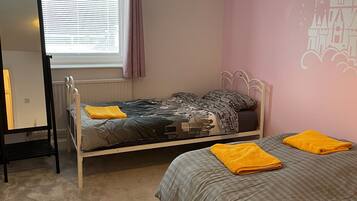 2 bedrooms, desk, iron/ironing board, WiFi