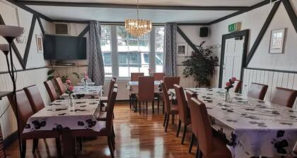 OYO Swan Inn, Heathrow Airport