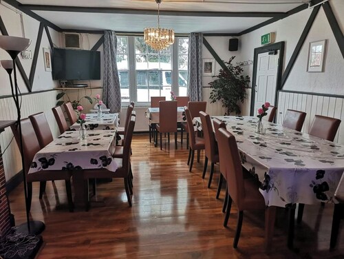 OYO Swan Inn, Heathrow Airport