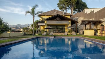 Piscina externa, piscina aquecida