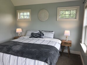 4 bedrooms, desk, iron/ironing board, travel cot