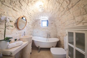 Dusche, kostenlose Toilettenartikel, Haartrockner, Bidet