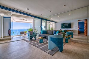 Televisión y oficina 