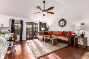 Téléviseur connecté, foyer, jeux vidéo, livres