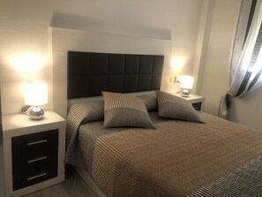 2 slaapkamers, een strijkplank/strijkijzer, reisbedje, gratis wifi