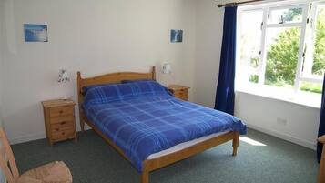 3 bedrooms, bed sheets