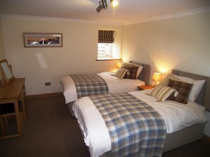 3 bedrooms, WiFi, bed sheets, wheelchair access