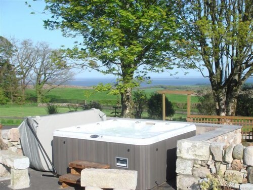 Criffel Glen -  a house that sleeps 6 guests  in 3 bedrooms