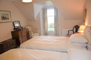 4 bedrooms, WiFi, bed sheets