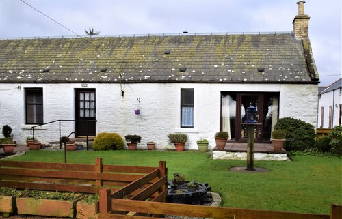 Ernambrie Cottage -  a cottage that sleeps 6 guests  in 2 bedrooms