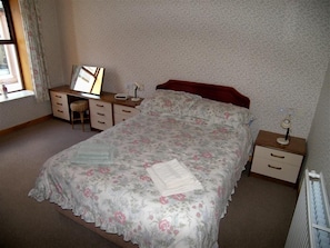 2 bedrooms, bed sheets