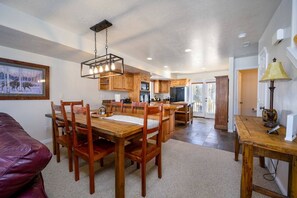 Dining - Bigfoot’s Alpine Retreat MH710|By Powder Mtn |Hot Tub (Eden)