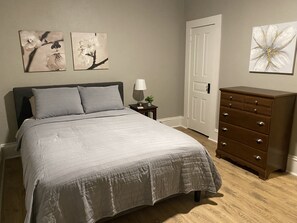 2 slaapkamers, een strijkplank/strijkijzer, wifi, beddengoed