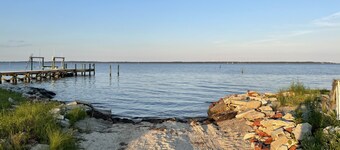 SPACIOUS & PRIVATE  PET FRIENDLY WATERFRONT HOME NEAR DOWNTOWN HISTORIC BEAUFORT