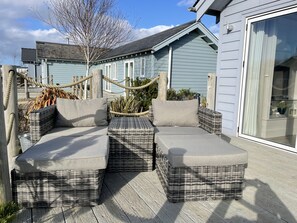 Terrace/patio - Beach House Paradise Found WF-Fi, Netflix, Pool,Gym, Pet Friendly close to beach (Filey)