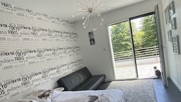 4 makuuhuonetta, silitysrauta/-lauta, ilmainen Wi-Fi, vuodevaatteet