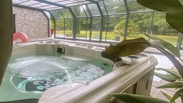 Bain à remous intérieur