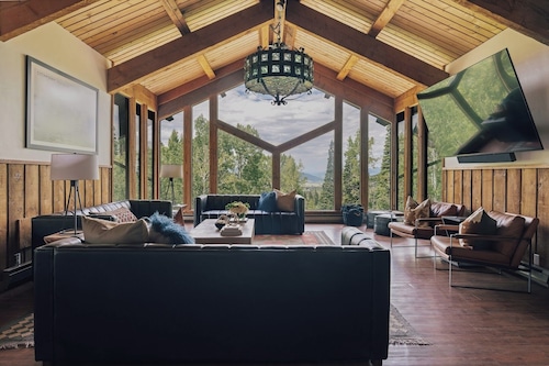 Sky Valley Chateau - Sleeps 32! A Luxury Rocky Mountain Retreat! 