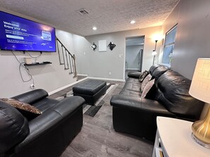 Smart TV, caminetto, monitor per computer