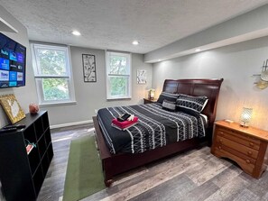 2 habitaciones, escritorio, tabla de planchar con plancha y wifi gratis 