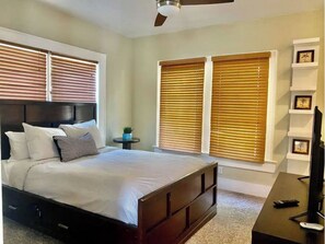 3 bedrooms, iron/ironing board, free WiFi, bed sheets - Downtown Heights Bungalow (Tampa)