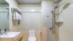 A modern bathroom with a sink, toilet, and shower. - Ji Bin Hotel (Changsha)