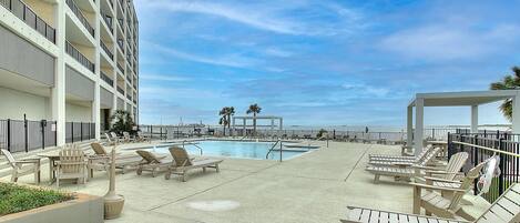 Een verwarmd zwembad