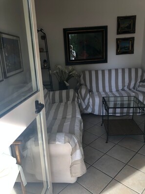 TV - Apartment with patio near beach and near viale Ceccarini (Riccione)