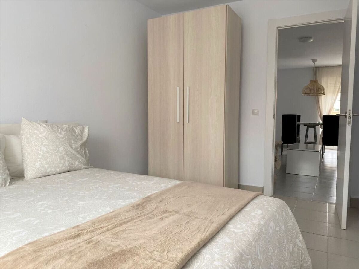 2 bedrooms, iron/ironing board, bed sheets