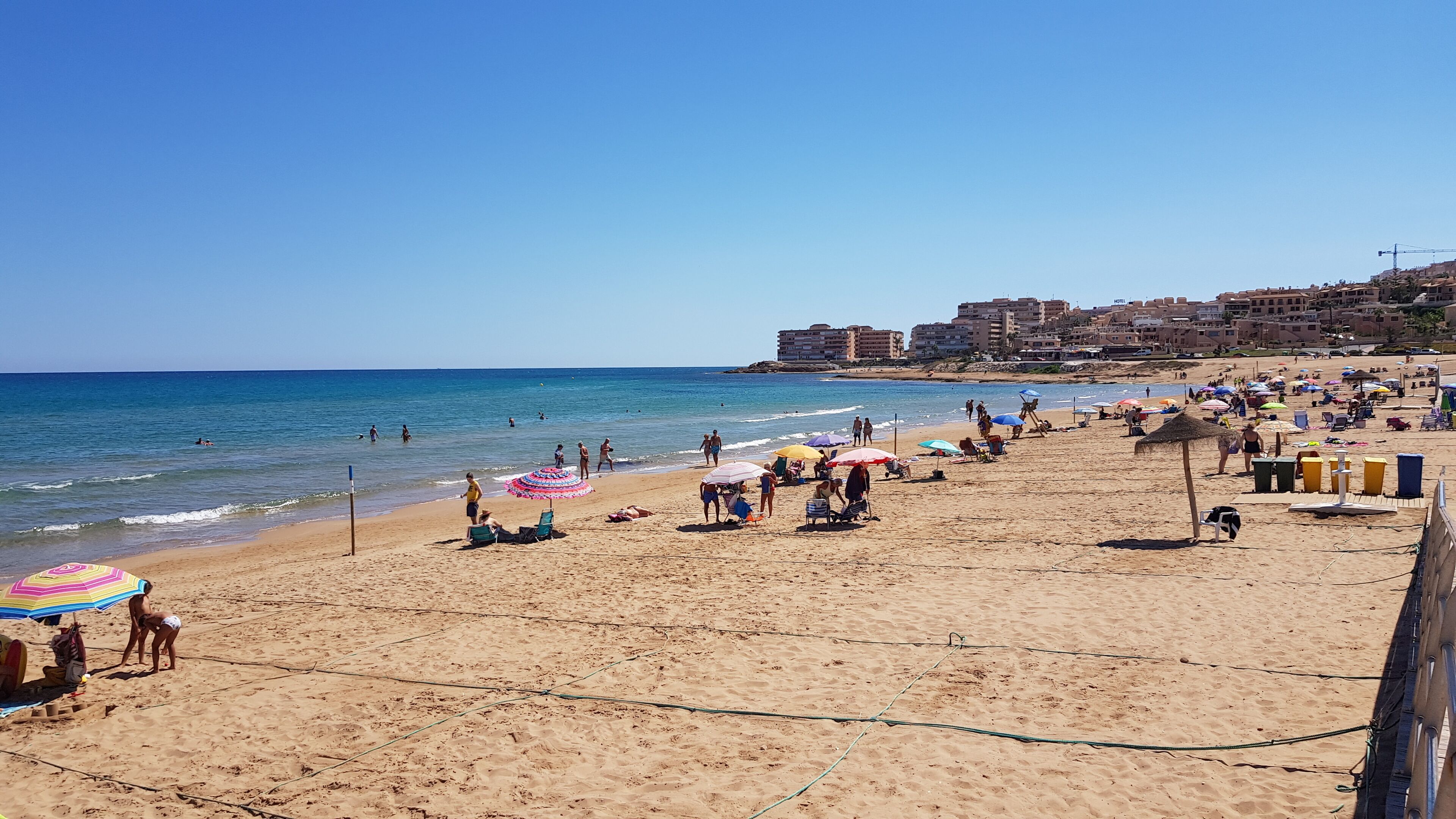 Plage à proximité, chaise longue, serviettes de plage