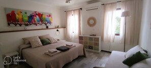 3 makuuhuonetta, työpöytä, silitysrauta/-lauta, ilmainen Wi-Fi