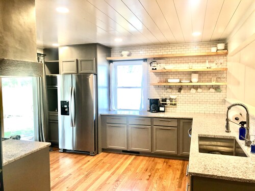 Stay at the Lazy Llama House with Self Check-In