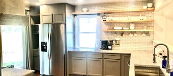 Stay at the Lazy Llama House with Self Check-In