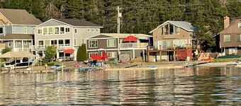 Beachfront Lakehouse on Diamond Lake