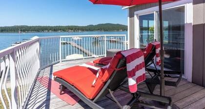 Beachfront Lakehouse on Diamond Lake