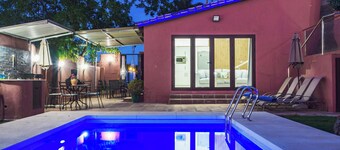 Villa Acogedora de Diseño Actual