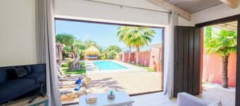 Villa Acogedora de Diseño Actual