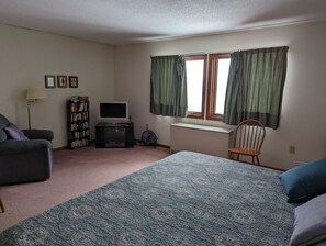 2 habitaciones, escritorio, tabla de planchar con plancha y wifi gratis