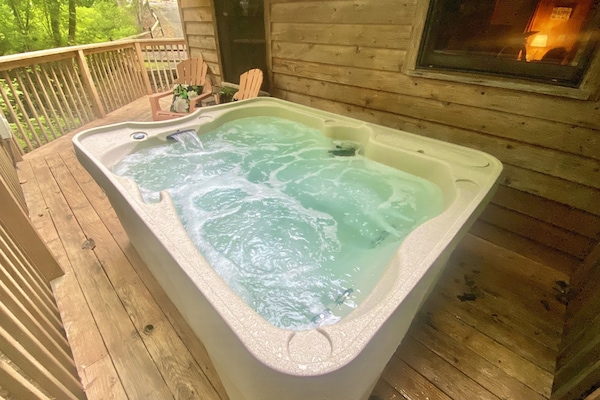 Bañera de hidromasaje al aire libre