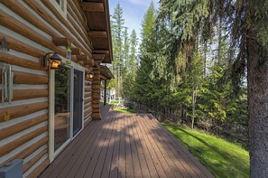Property grounds - Dr689 (Whitefish)