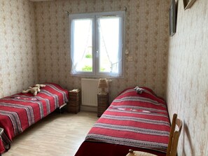 2 bedrooms, iron/ironing board