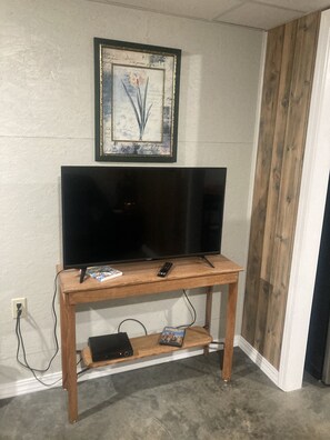 Interior - This property is the perfect getaway close to the lake. (Diamond City)