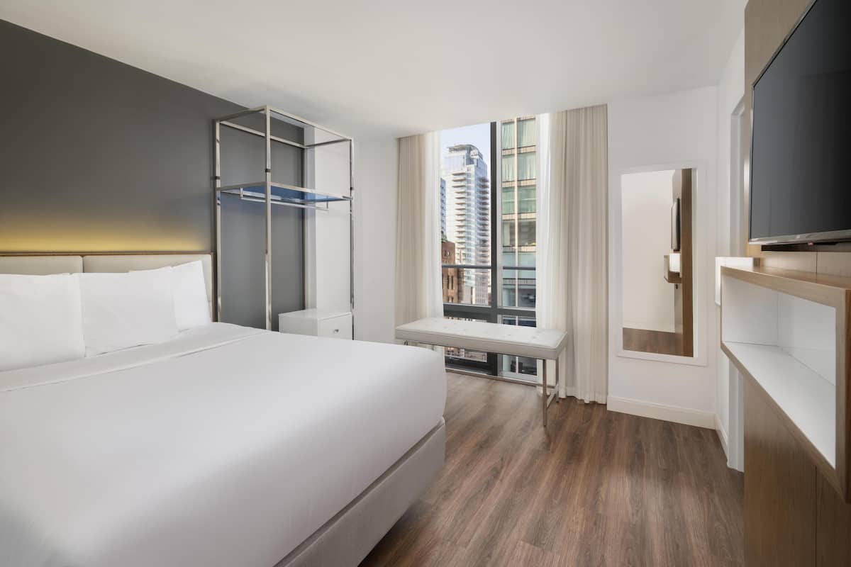 Standard Room, 1 Queen Bed, Accessible, Non Smoking | 1 bedroom, free WiFi, bed sheets