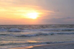 Una spiaggia nelle vicinanze