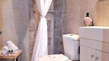 Combined shower/tub, hair dryer, bathrobes, slippers