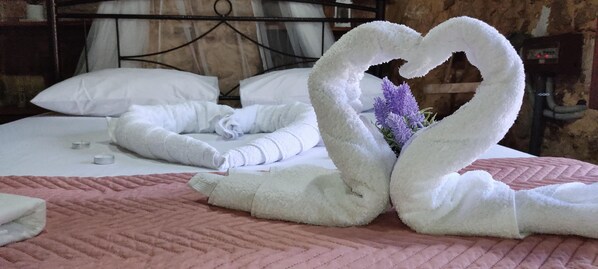 1 chambre, fer et planche à repasser, Wi-Fi gratuit, draps fournis