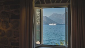 Comfort kamer | Bedden met traagschuimmatrassen, een minibar met enkele gratis items