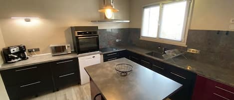 Microwave, oven, dishwasher, electric kettle