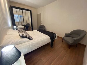 3 عدّة غرف نوم ومكواة/لوح كي وسرير سفر وواي فاي مجانًا