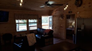 Smart-tv och eldstad